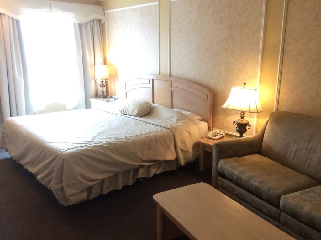 Hotel Travelodge By Wyndham Викториавил Стая снимка