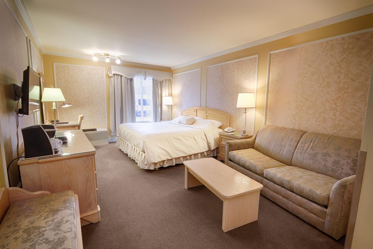 Hotel Travelodge By Wyndham Викториавил Екстериор снимка